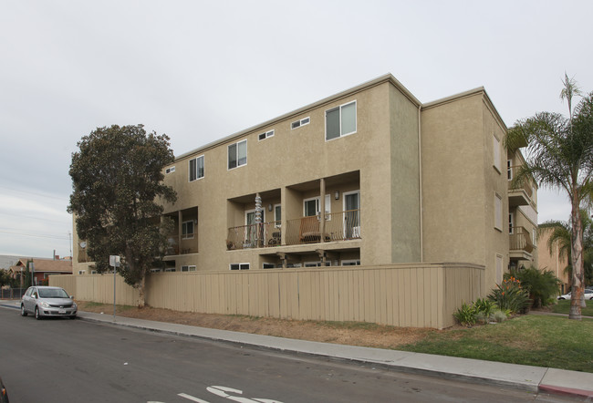 Marlborough Villas in San Diego, CA - Building Photo - Building Photo