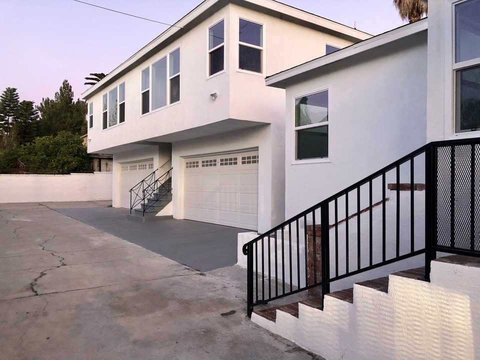 3Unit Silver Lake in Los Angeles, CA - Building Photo