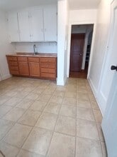 1210 Erie St, Unit 1A in Racine, WI - Foto de edificio - Building Photo