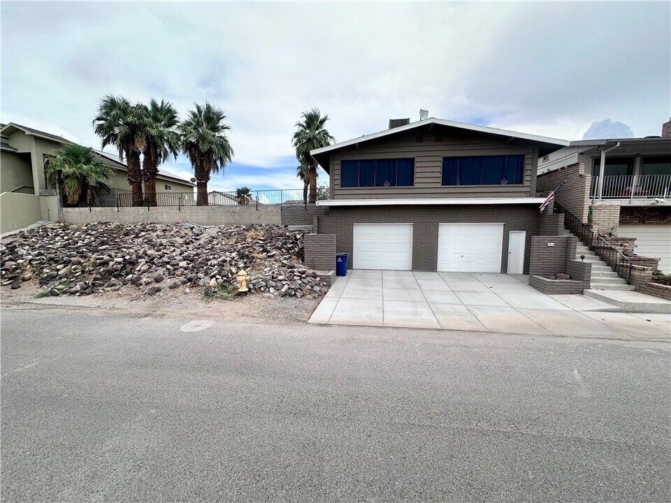1470 Riverfront Dr in Bullhead City, AZ - Building Photo