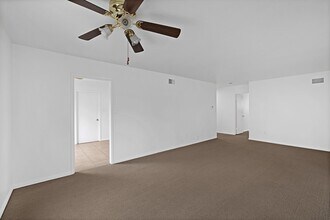 8401 San Carlos Dr in San Diego, CA - Building Photo - Building Photo