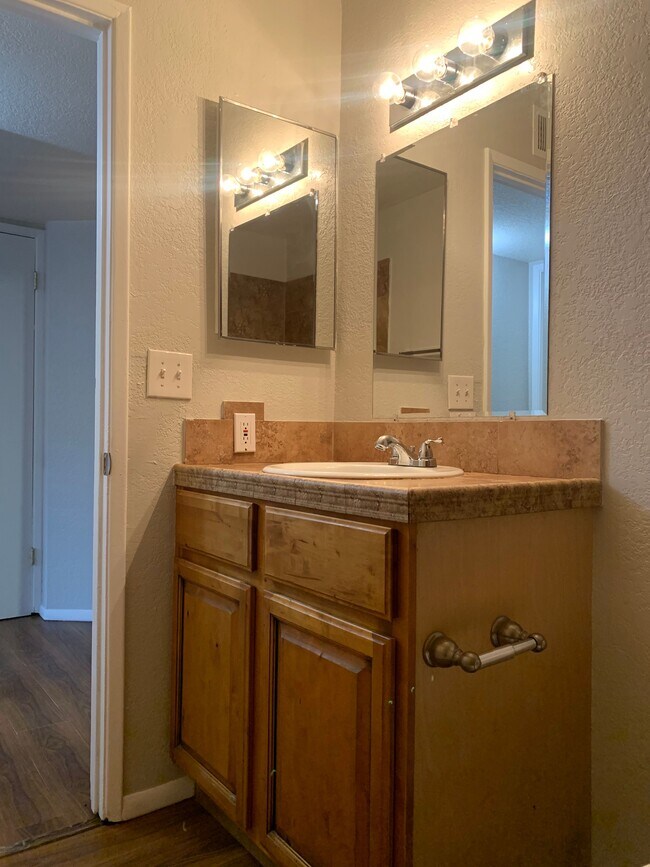 208 S Doran in Mesa, AZ - Foto de edificio - Building Photo