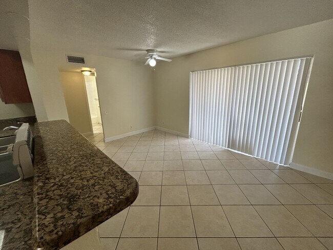 4537 Treehouse Ln in Tamarac, FL - Building Photo - Building Photo