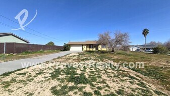 17058 Deodar St in Hesperia, CA - Building Photo