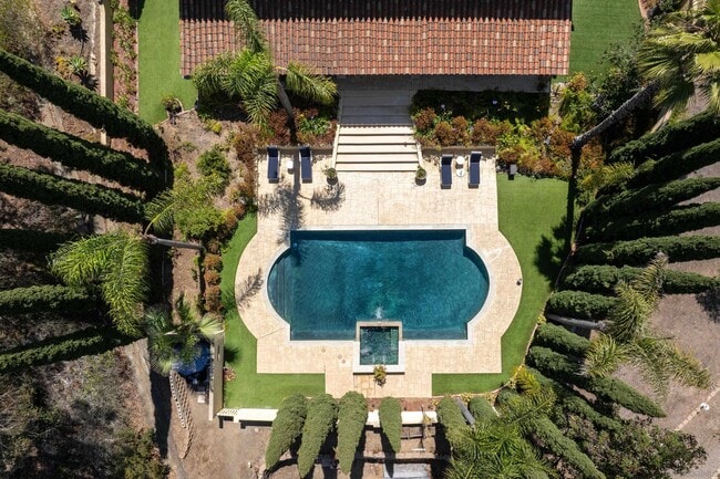 property at 459 Flores De Oro