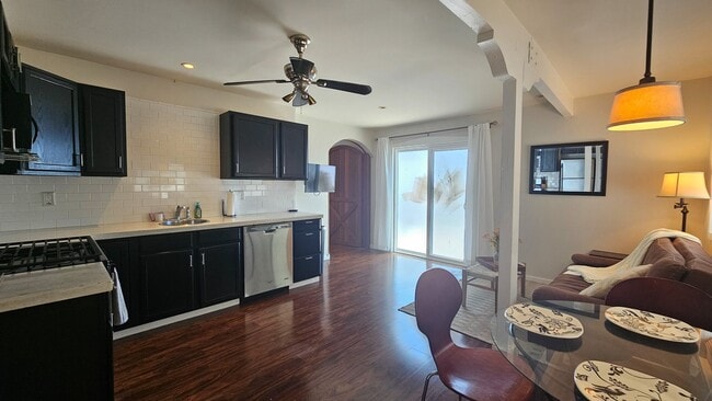 77-6510-6510 Maile St
