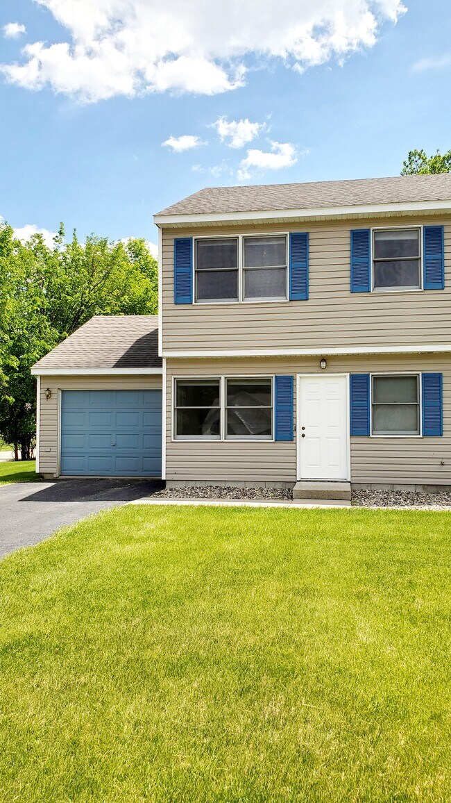 325 Shorewood Cir Rentals in Detroit Lakes, MN