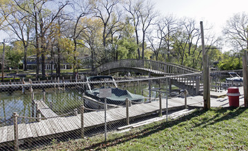 Apartments of Riverwood, LLC in Madison, WI - Foto de edificio - Building Photo