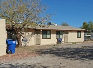 1817 S Van Buren Ave in Tucson, AZ - Foto de edificio - Building Photo