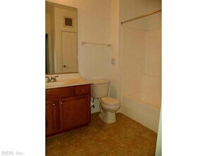 924 Southmoor Dr in Virginia Beach, VA - Building Photo - Building Photo