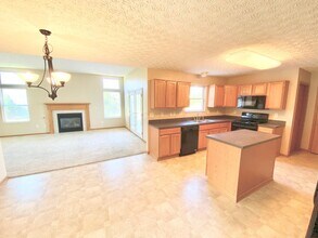 129 Sapphire Ice Dr in Delaware, OH - Building Photo - Building Photo