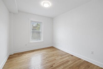 1010 Cambridge St in Cambridge, MA - Foto de edificio - Building Photo