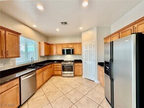 8125 Celina Hills St in Las Vegas, NV - Building Photo - Building Photo