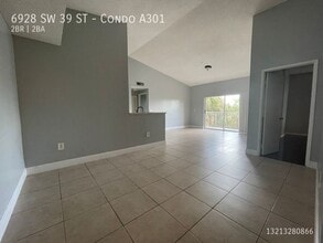 6928 SW 39th St in Davie, FL - Building Photo - Building Photo