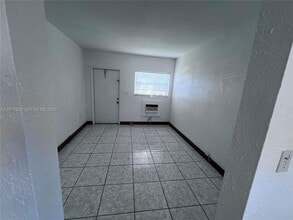 1995 NE 167th St in North Miami Beach, FL - Building Photo - Building Photo