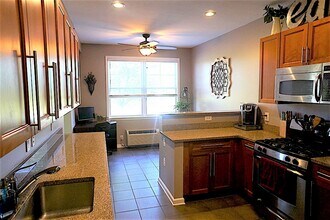 15 Enterprise Ct-Unit -109 in Jersey City, NJ - Foto de edificio - Building Photo