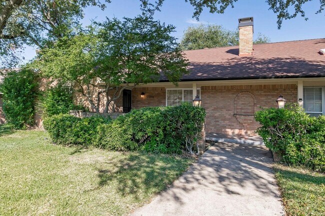 7709 Village Trail Dr in Dallas, TX - Building Photo - Building Photo