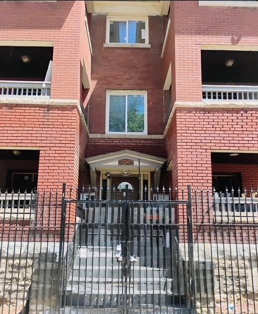 210-212 W 39th St