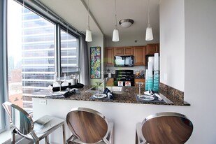 244 N Canal St in Chicago, IL - Building Photo