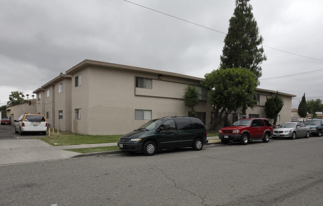 421-427 N Bush St in Anaheim, CA - Building Photo