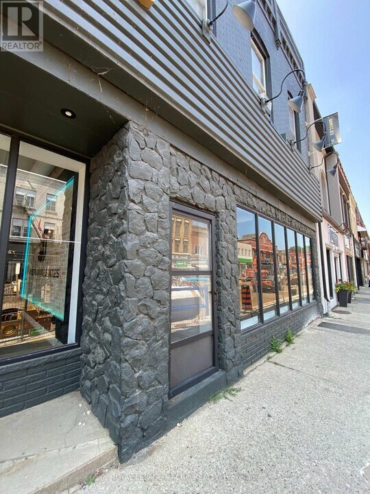 32 Grand River St N in Brant, ON - Building Photo