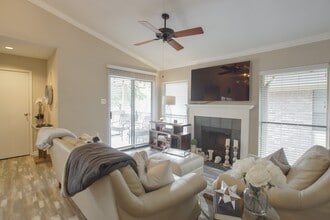 1881 Bering Dr in Houston, TX - Building Photo - Building Photo