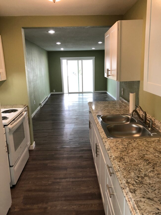 1242 Main St in Sweet Home, OR - Building Photo - Building Photo