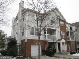 13066 Marcey Creek Rd in Herndon, VA - Building Photo