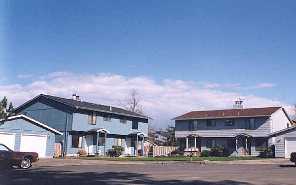 935-50 NE Scott Ct in Gresham, OR - Foto de edificio