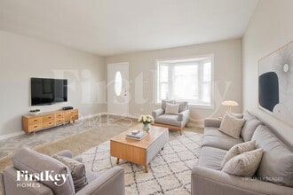 235 E Wrightwood Ave in Glendale Heights, IL - Building Photo - Building Photo