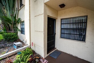 136 S Cypress Rd in Pompano Beach, FL - Building Photo - Building Photo