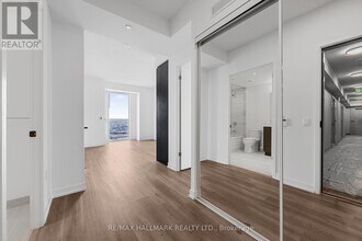 225 Commerce St in Vaughan, ON - Building Photo - Building Photo