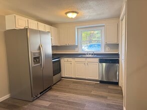 130 Riviera Dr in Agawam, MA - Building Photo - Building Photo