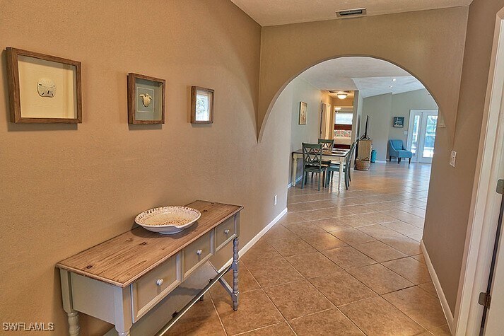 793 97th Ave N in Naples, FL - Foto de edificio