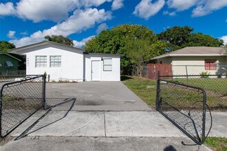 2921 NW 25th St in Fort Lauderdale, FL - Building Photo - Building Photo