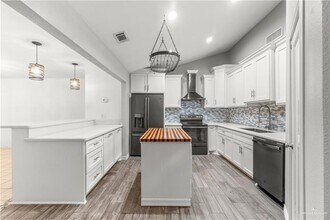 41 Palm Valley Dr E in Palm Valley, TX - Building Photo - Building Photo