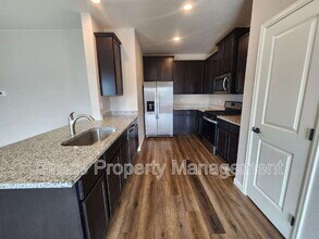 8883 Ventura Ct in Commerce City, CO - Foto de edificio - Building Photo