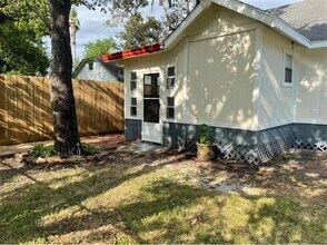 903 N Valderas St in Angleton, TX - Building Photo - Building Photo