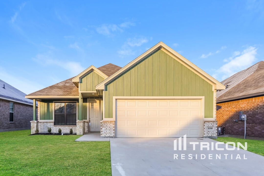 10308 Ft Ewell Trl in Crowley, TX - Building Photo