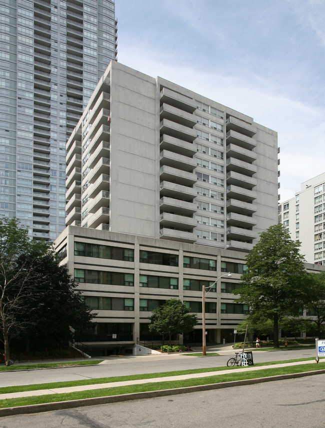 Holly Square Apartments in Toronto, ON - Building Photo - Building Photo