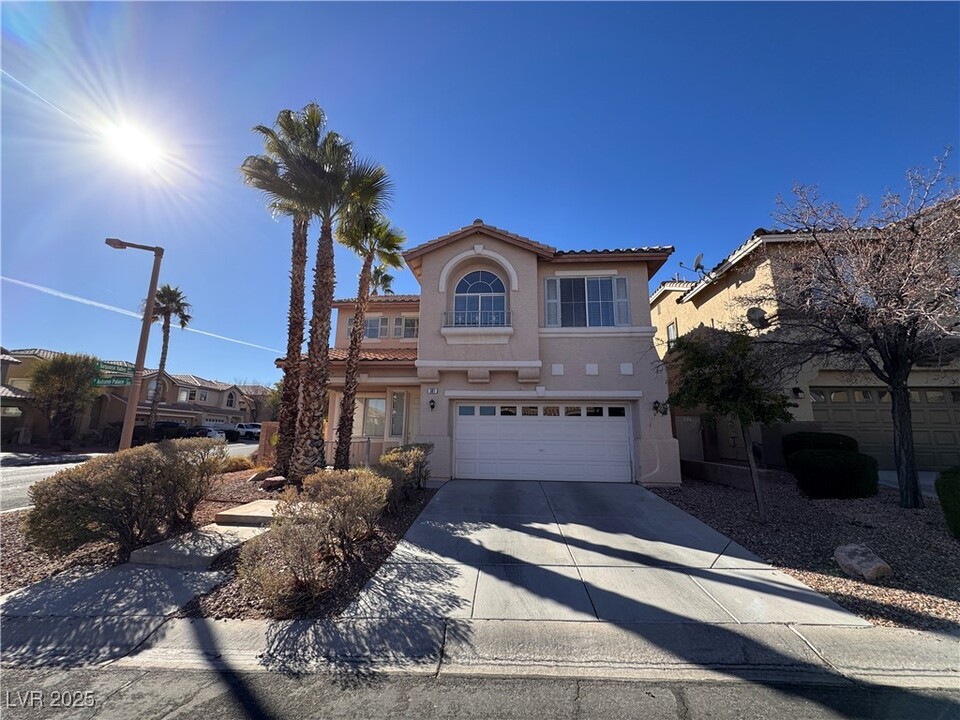 301 Autumn Palace Ct in Las Vegas, NV - Building Photo