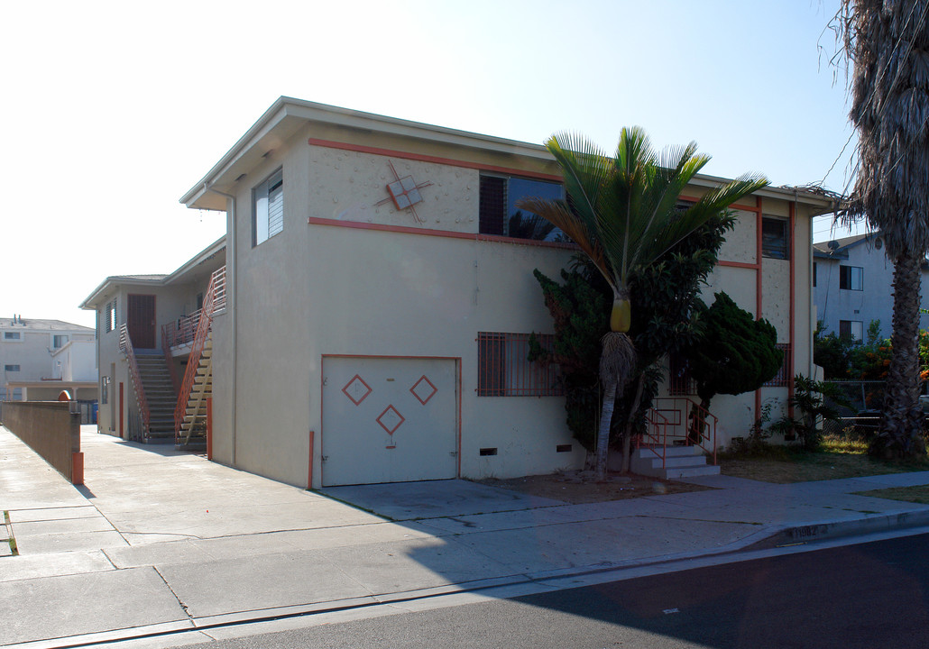 11982 Grevillea Ave in Hawthorne, CA - Foto de edificio