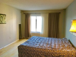 4500 S Four Mile Run Dr, Unit 812 in Arlington, VA - Building Photo - Building Photo