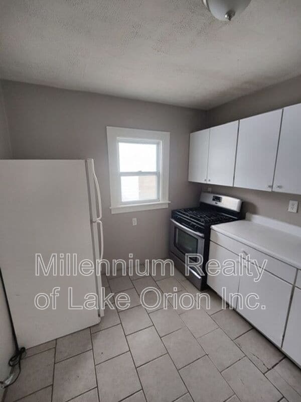 140 Summit St in Pontiac, MI - Building Photo - Building Photo