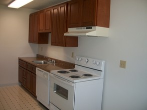 Maple Court Apartments in Lakewood, WA - Building Photo - Interior Photo