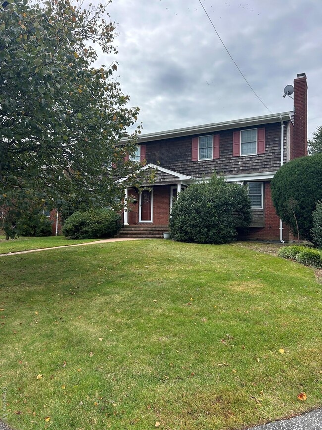 property at 8 Livingston Ave