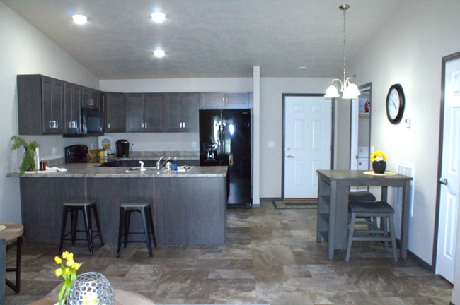 2112 N Carla Ave in Tea, SD - Foto de edificio - Building Photo