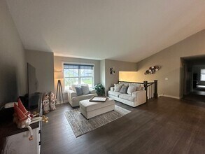 2213 Phoenix Rd SW in Rochester, MN - Building Photo - Building Photo