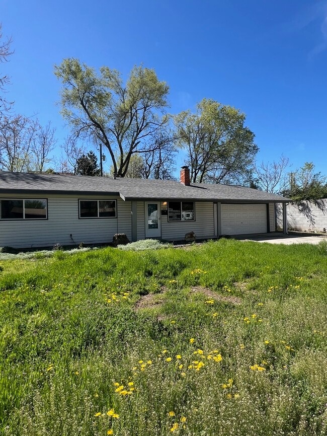 property at 923 S Linden Park Way