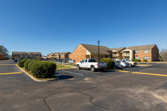 Old Town Square Apartments in Daleville, AL - Building Photo - Building Photo